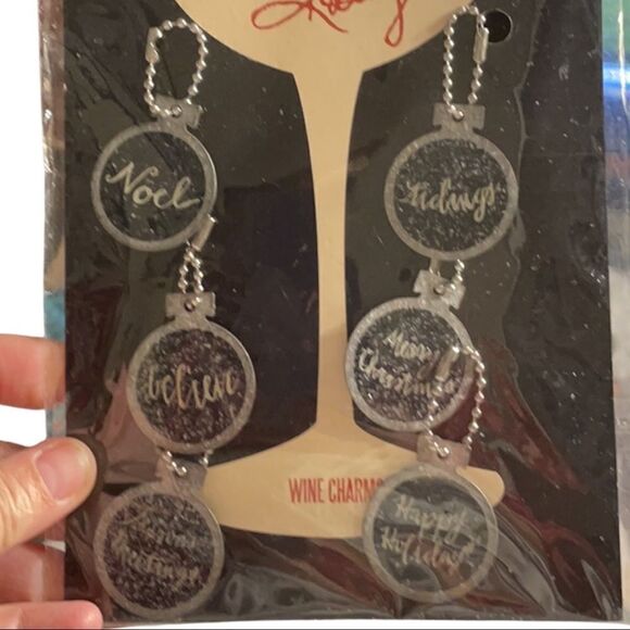 Wine Charms Set of 6 Xmas Bar Accessories Black Silver Primitives by Kathy NWT - Picture 2 of 14